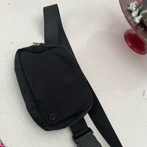 black lululemon belt bag